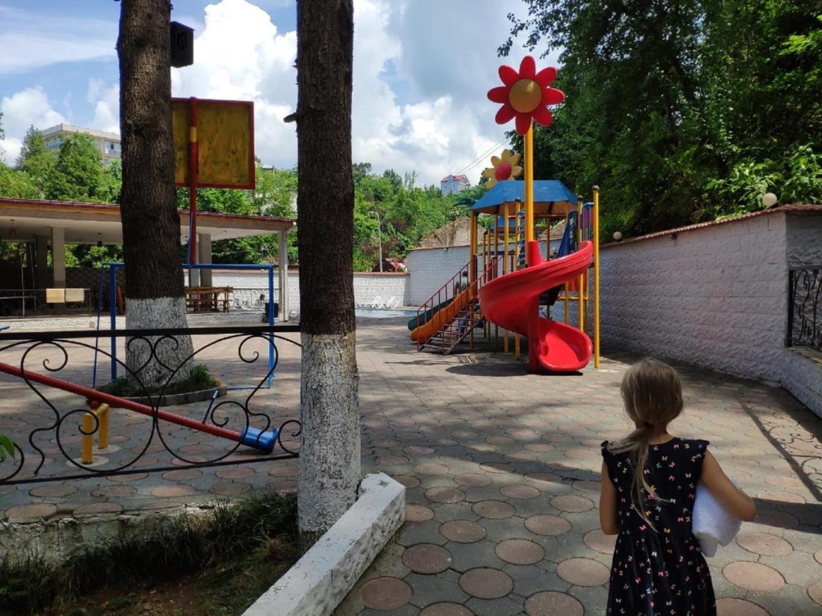 Hulus Hotel Махинари Екстериор снимка