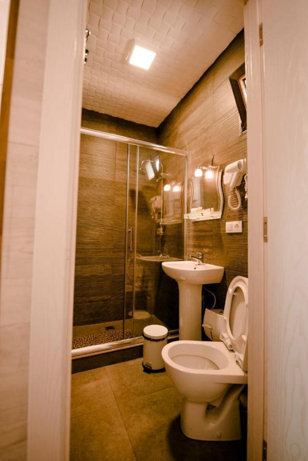 Hulus Hotel Махинари Екстериор снимка