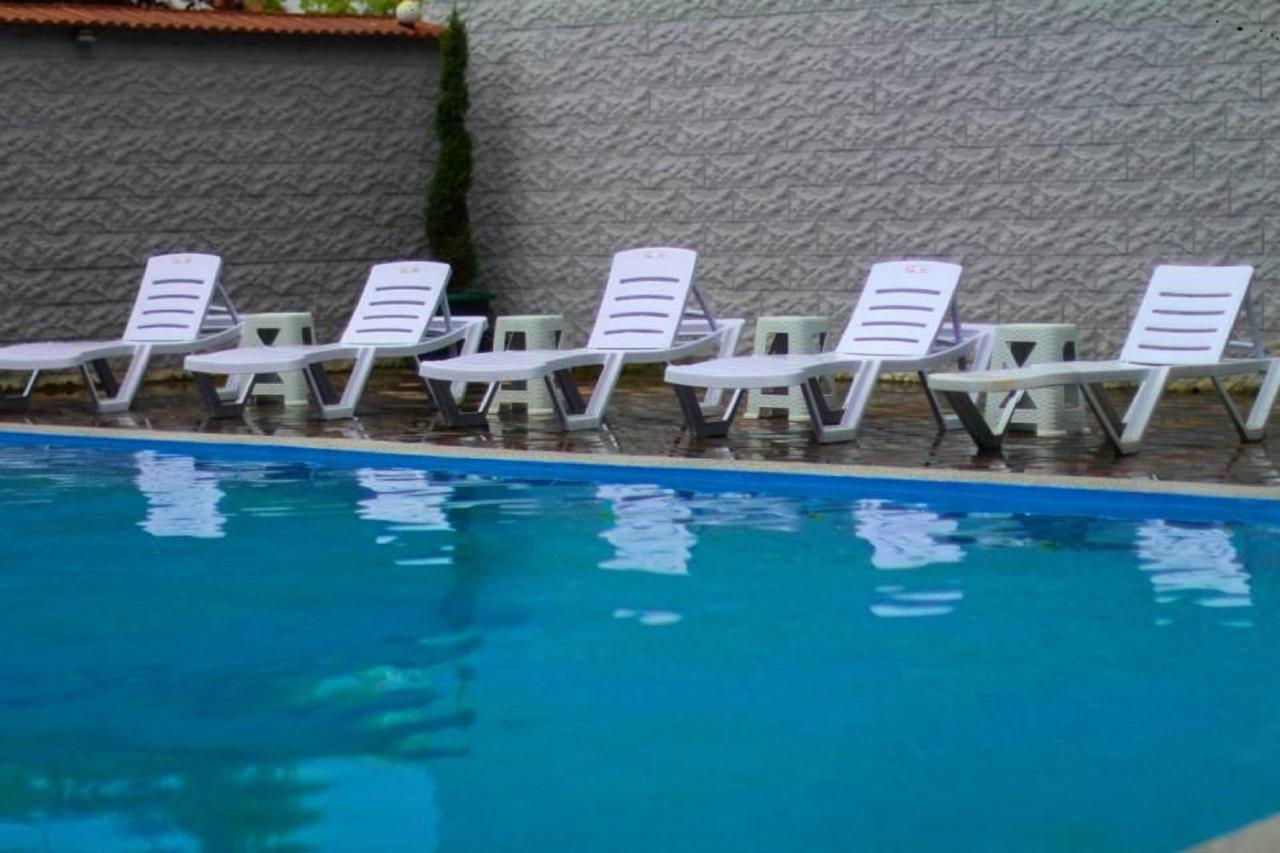 Hulus Hotel Махинари Екстериор снимка