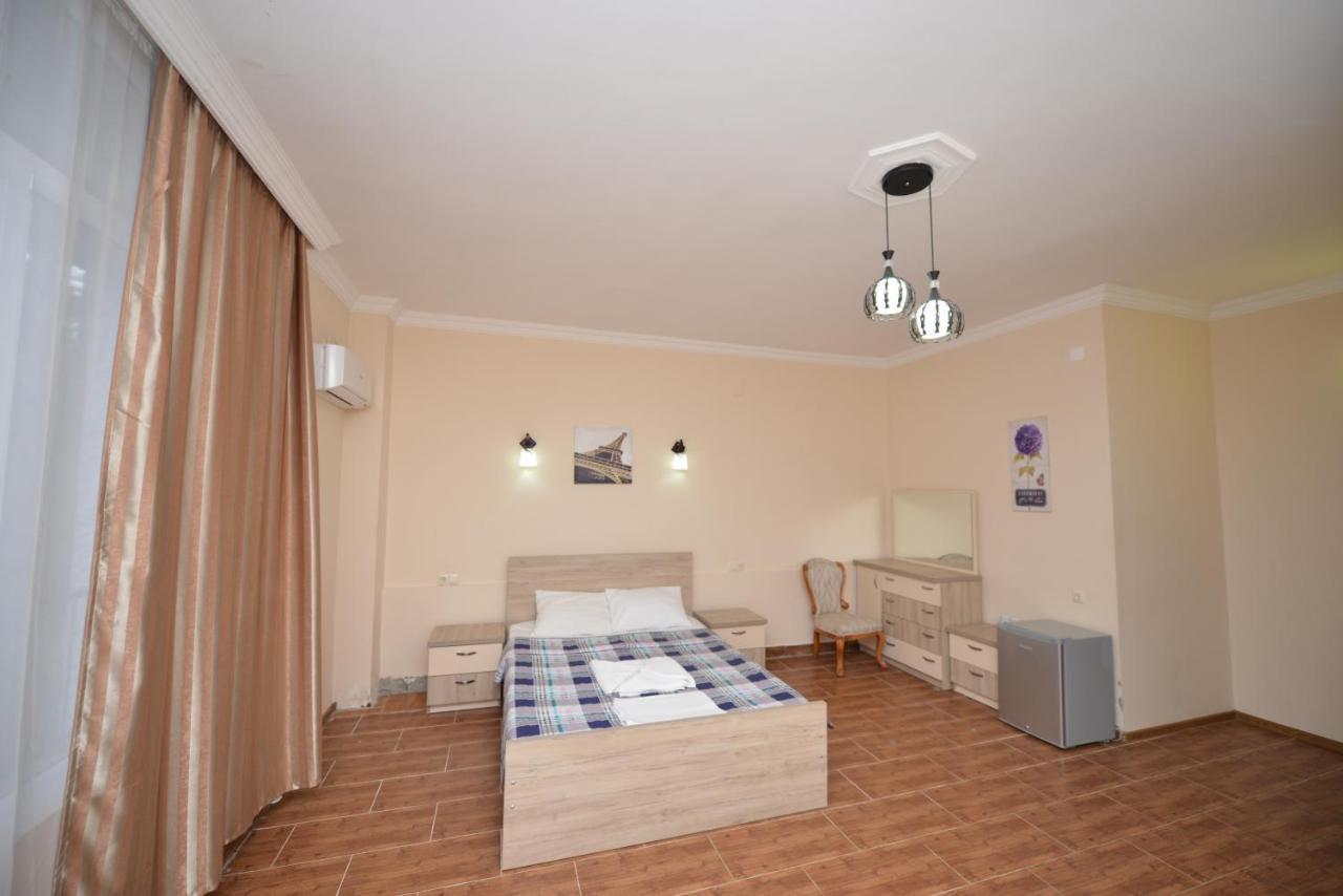Hulus Hotel Махинари Екстериор снимка