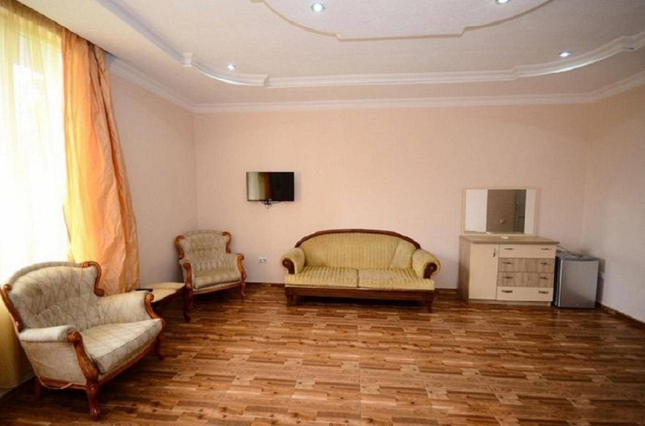 Hulus Hotel Махинари Екстериор снимка