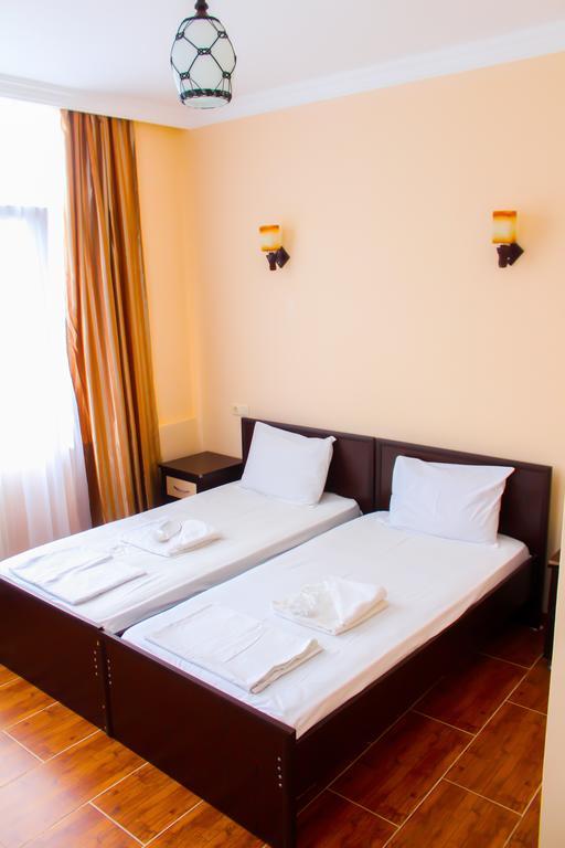 Hulus Hotel Махинари Екстериор снимка