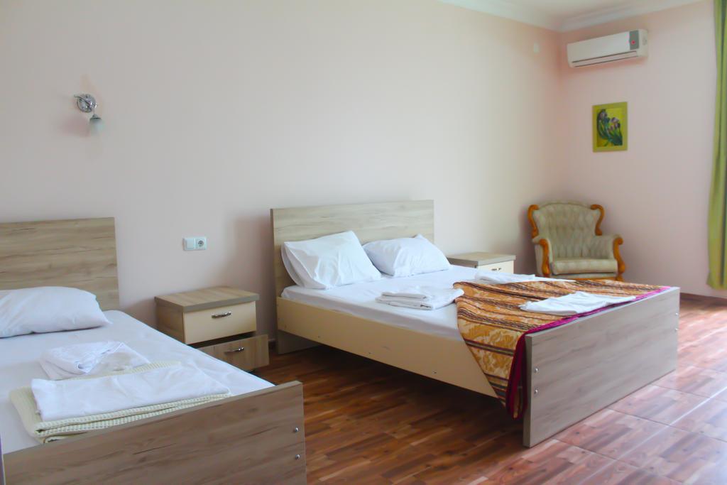 Hulus Hotel Махинари Екстериор снимка