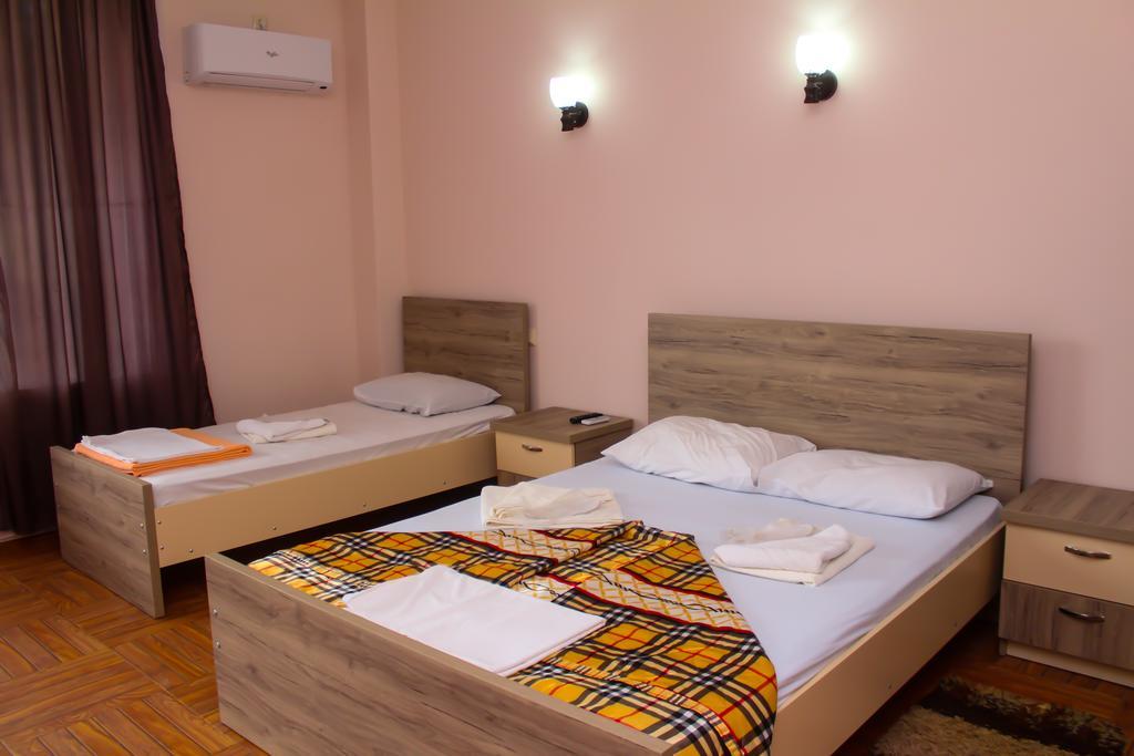 Hulus Hotel Махинари Стая снимка