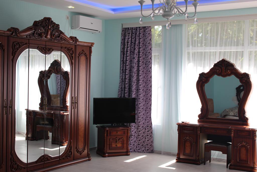 Hulus Hotel Махинари Екстериор снимка