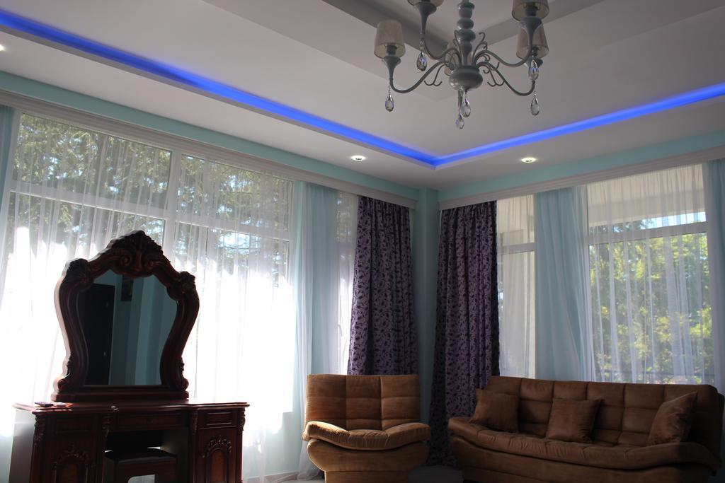 Hulus Hotel Махинари Екстериор снимка