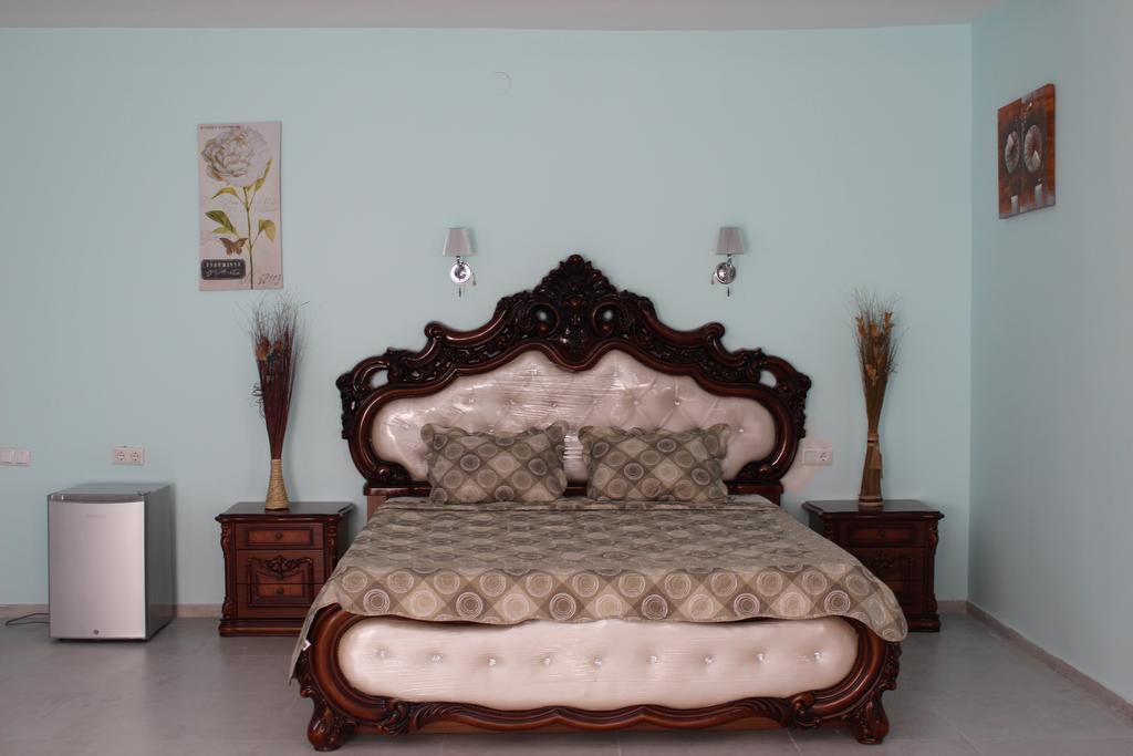 Hulus Hotel Махинари Екстериор снимка