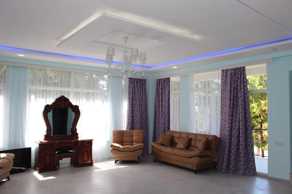 Hulus Hotel Махинари Екстериор снимка